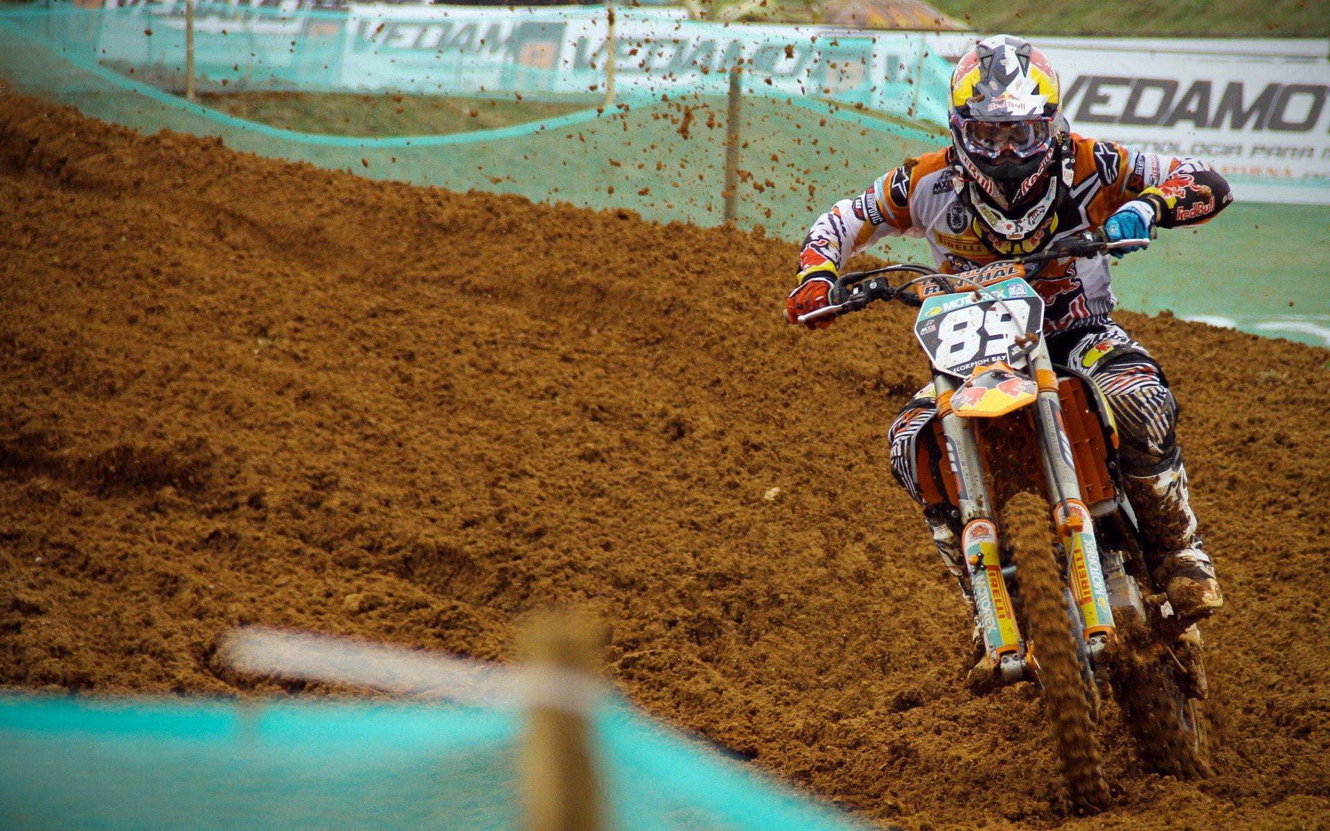 黑马逆袭！名不见经传的XX队爆冷击败卫冕冠军，创造历史！